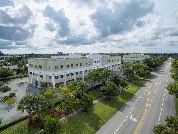 2901 Coral Hills Dr, Coral Springs, FL 33065